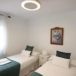 Rentalsevilla Espacioso Apartamento En La Alameda De Hercules Con Parking