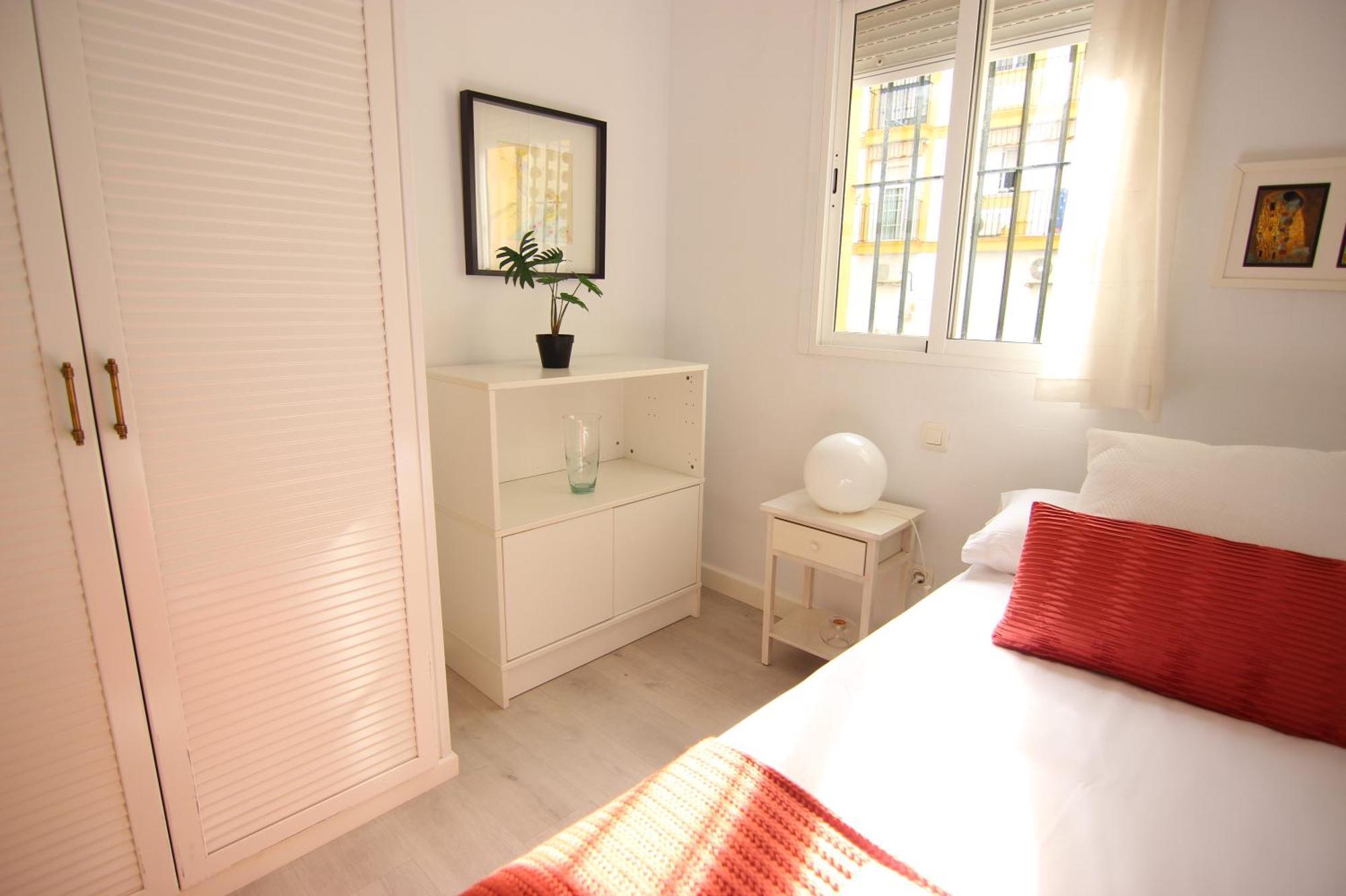 Rentalsevilla Espacioso Apartamento En La Alameda De Hercules Con Parking * Séville