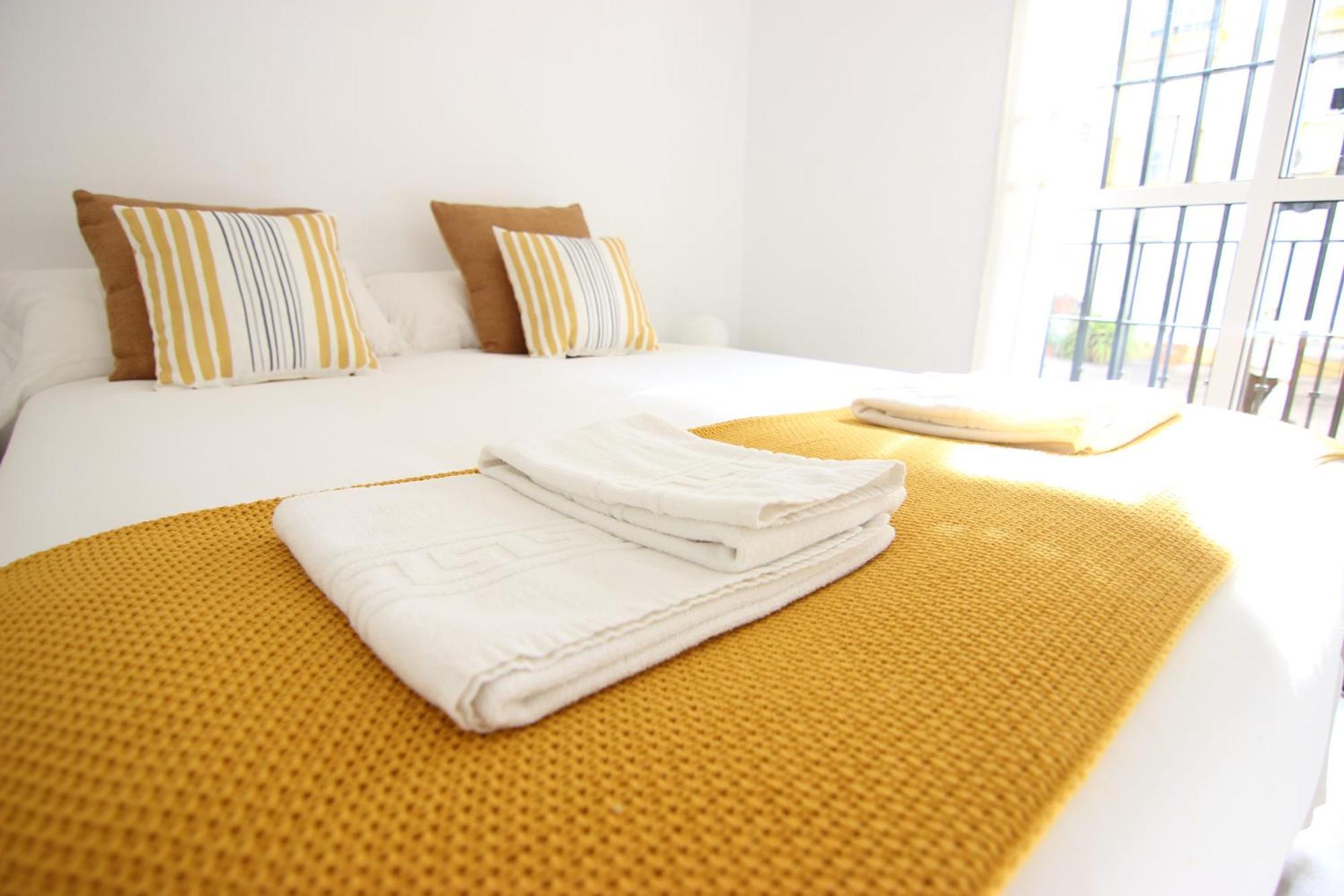 Rentalsevilla Espacioso Apartamento En La Alameda De Hercules Con Parking * Séville
